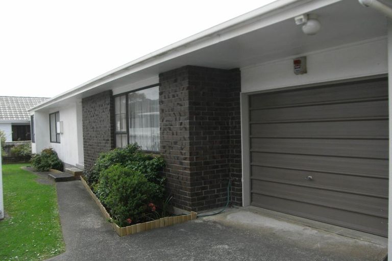 Photo of property in 30 Oxford Street, Tawa, Wellington, 5028