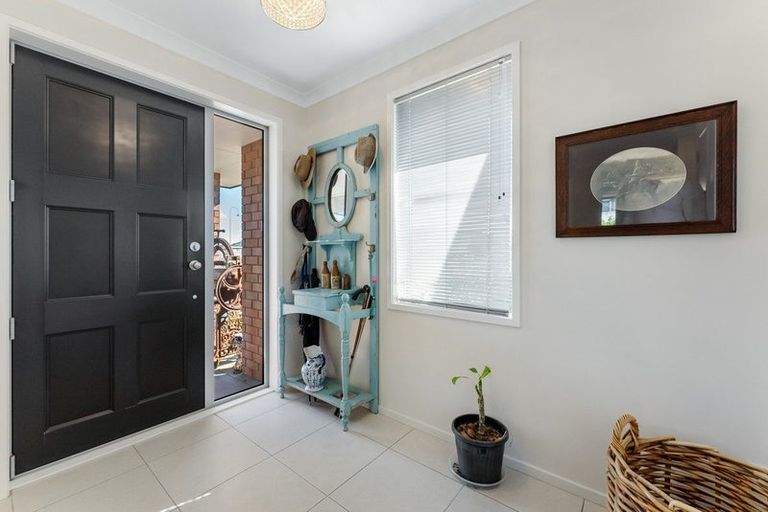 Photo of property in 1 Honeyfield Drive, Whalers Gate, New Plymouth, 4310