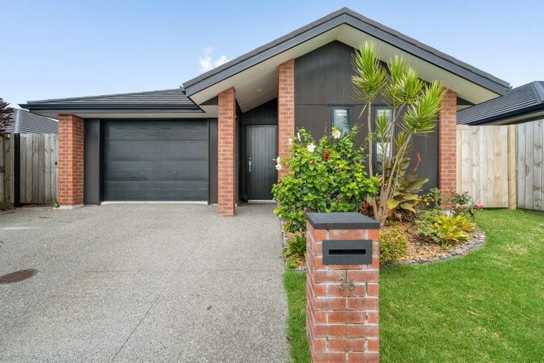 Photo of property in 36 Komata Crescent, Papamoa Beach, Papamoa, 3118