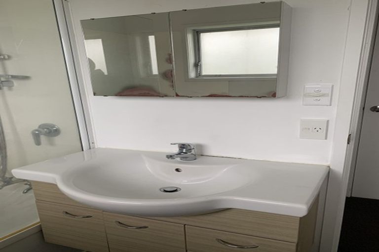 Photo of property in 1/11 Ballater Place, Highland Park, Auckland, 2010