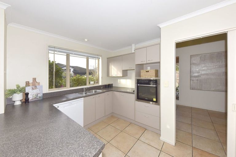 Photo of property in 8 Scarlet Lane, Redwood, Christchurch, 8051