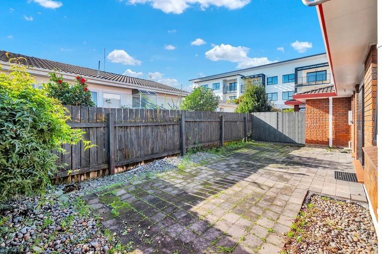 Photo of property in 2/6 Menary Street, Papakura, 2110