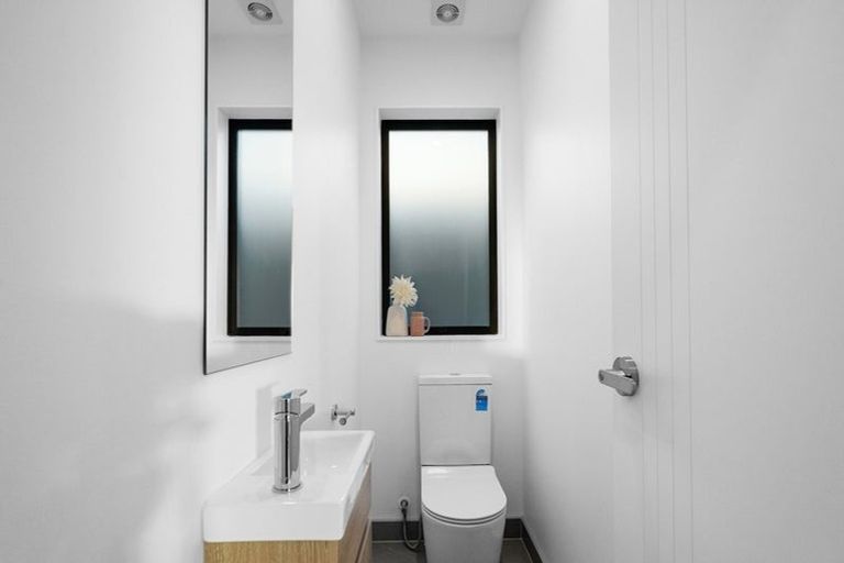 Photo of property in 37b Flanshaw Road, Te Atatu South, Auckland, 0610