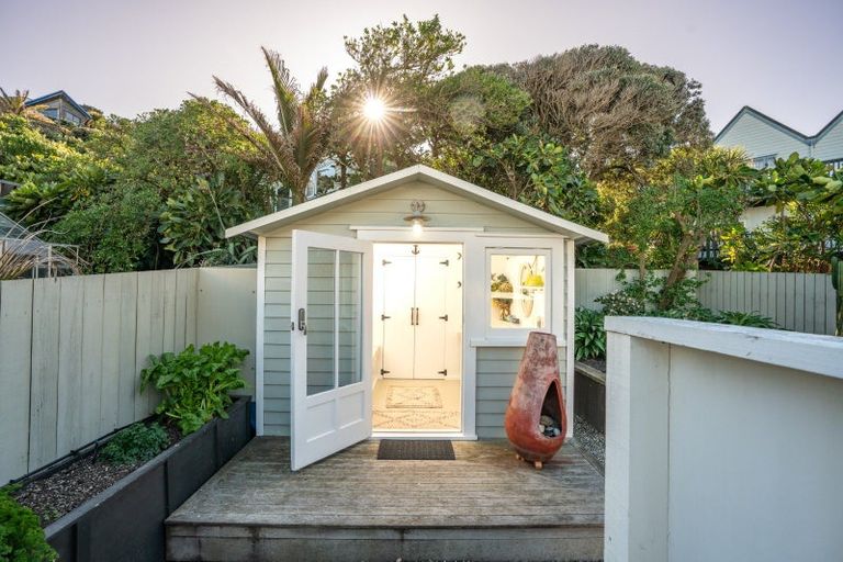 Photo of property in 84 The Esplanade, Houghton Bay, Wellington, 6023