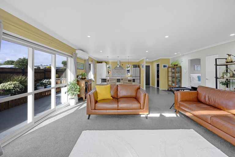 Photo of property in 17 Hira Street, Ohawe, Hawera, 4671