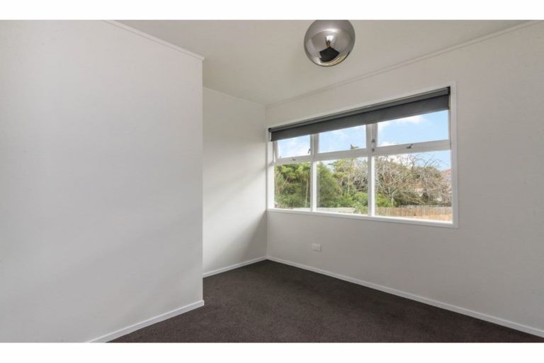 Photo of property in 6 Sheehan Road, Te Atatu South, Auckland, 0610