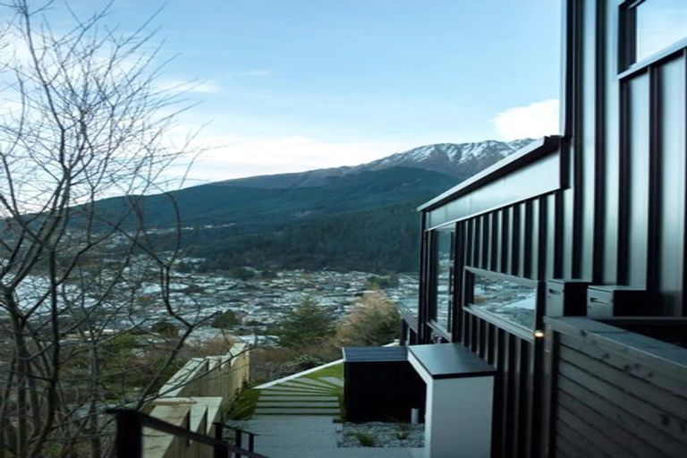 Photo of property in 29 Vancouver Drive, Queenstown, 9300