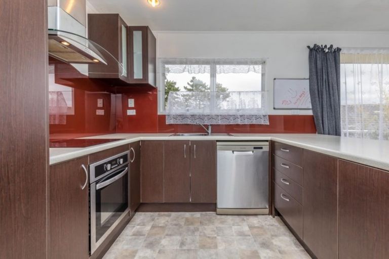 Photo of property in 48 Glenbervie Crescent, Massey, Auckland, 0614