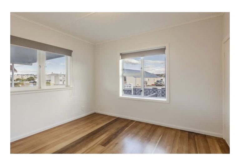 Photo of property in 1/11 Meeanee Quay, Westshore, Napier, 4110