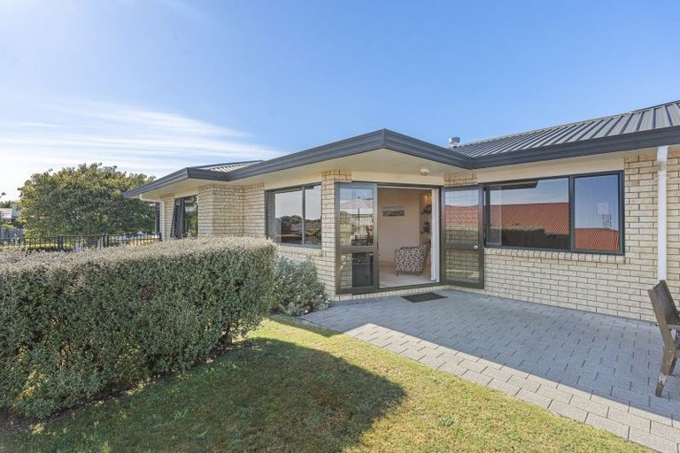 Photo of property in 6 Ash Place, Whalers Gate, New Plymouth, 4310