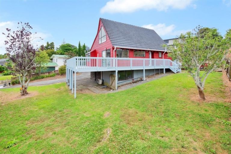 Photo of property in 42 Glenbervie Crescent, Massey, Auckland, 0614