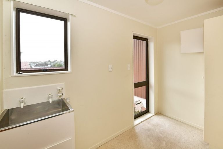 Photo of property in 16 Petrel Place, Massey, Auckland, 0614
