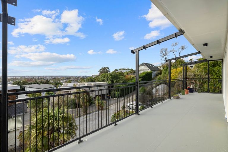 Photo of property in 14 Huntsbury Avenue, Huntsbury, Christchurch, 8022