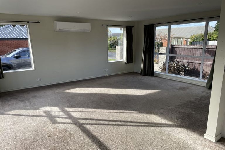 Photo of property in 1/1 Glenys Place, Broomfield, Christchurch, 8042