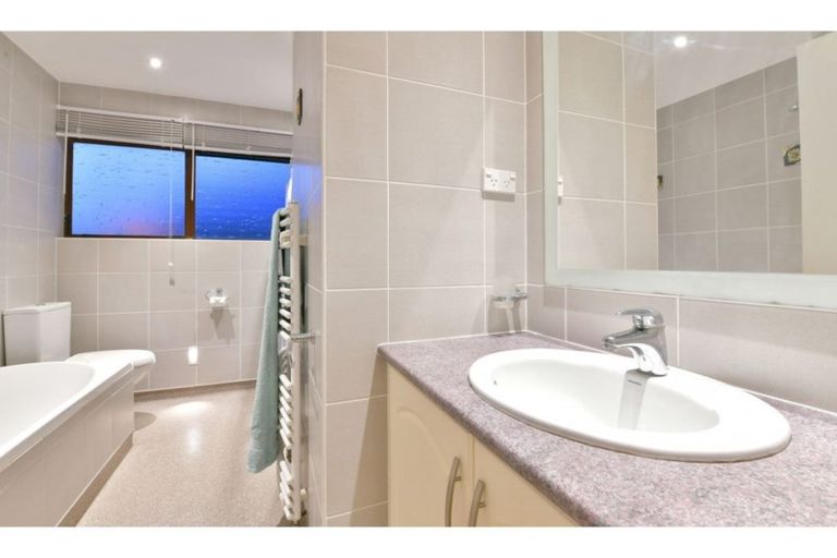 Photo of property in 13 Quo Vadis Place, Red Beach, 0932