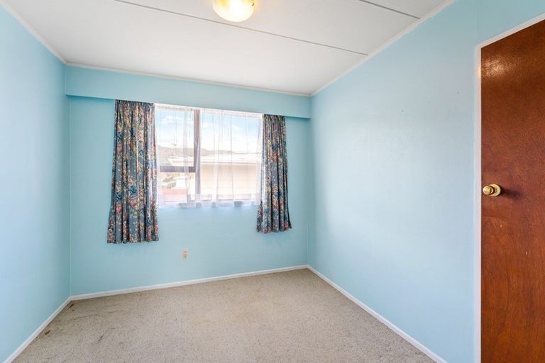 Photo of property in 4 Newburn Grove, Wainuiomata, Lower Hutt, 5014