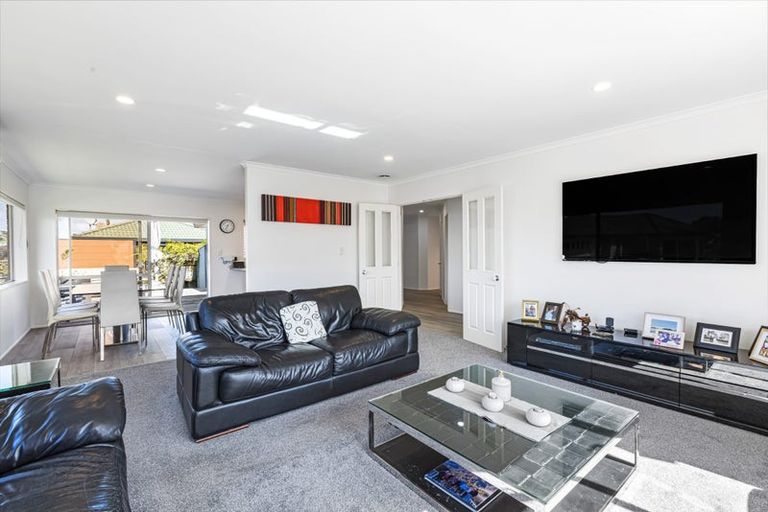 Photo of property in 15 Kath Hopper Drive, Orewa, 0931
