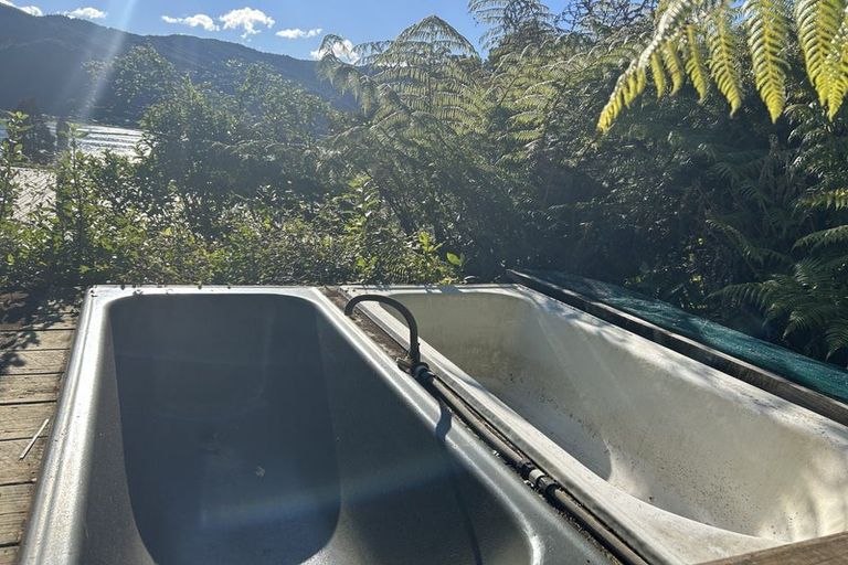Photo of property in 1742 Queen Charlotte Drive, Linkwater, Picton, 7281