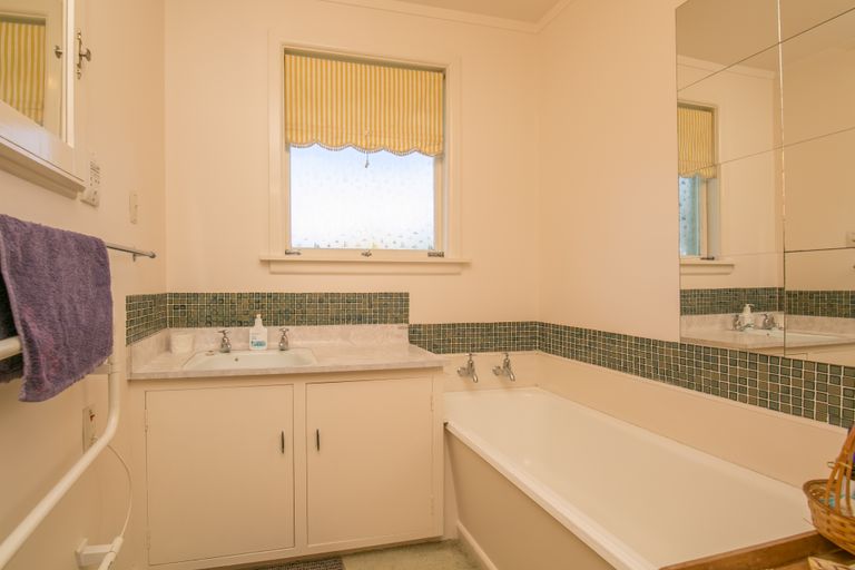 Photo of property in 15 Ostend Place, Avonhead, Christchurch, 8042