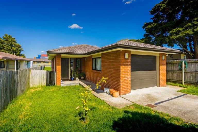 Photo of property in 12a Gifford Road, Papatoetoe, Auckland, 2025