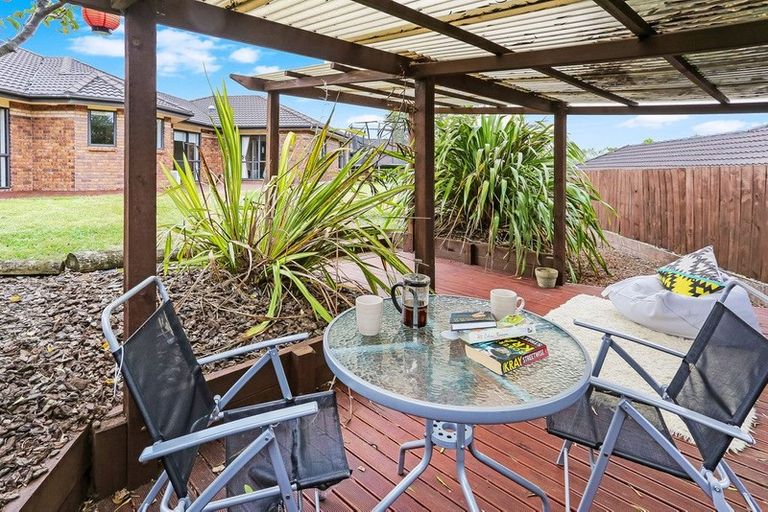 Photo of property in 11 Ina Ville Drive, Pukekohe, 2120