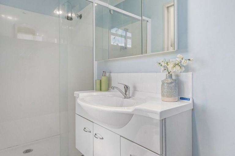 Photo of property in 230a Ngatai Road, Otumoetai, Tauranga, 3110