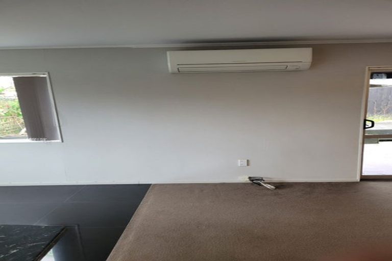 Photo of property in 15 Tiki Street, New Lynn, Auckland, 0600