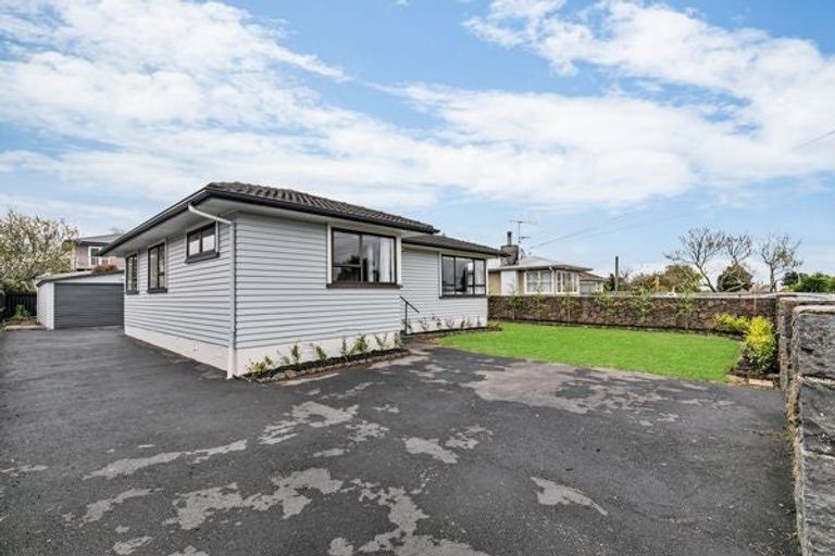Photo of property in 20 Matapouri Road, Mangere Bridge, Auckland, 2022