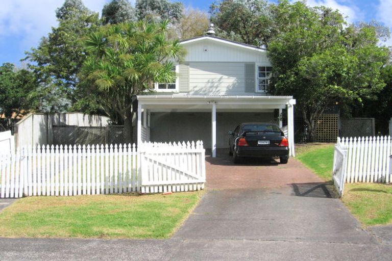 Photo of property in 6 Surman Place, Glen Eden, Auckland, 0602