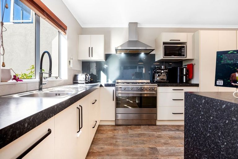 Photo of property in 11 Te Puia Drive, Aotea, Porirua, 5024