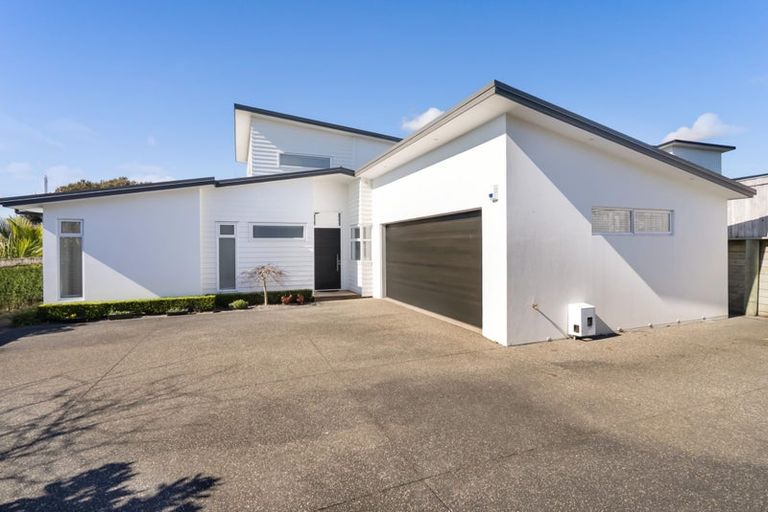 Photo of property in 321b Mangorei Road, Merrilands, New Plymouth, 4312