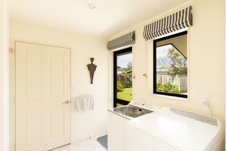 Photo of property in 12 Corfe Castle Lane, Levin, 5510