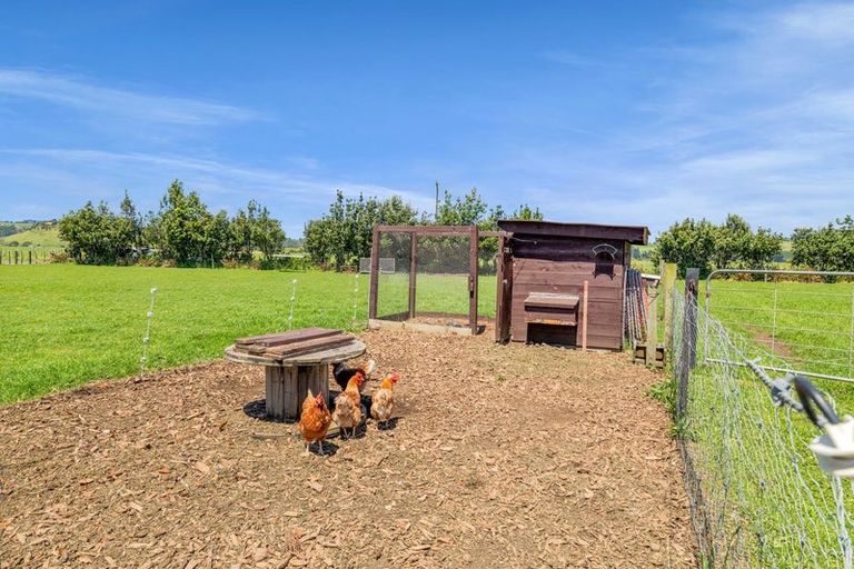 Photo of property in 43 Carrs Road, Urenui, 4377