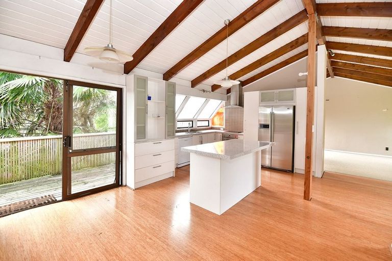 Photo of property in 11 Albert Hall Drive, Red Beach, 0932