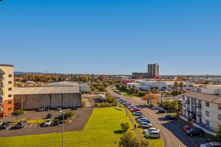 Photo of property in 5e/10 Crown Lynn Place, New Lynn, Auckland, 0600