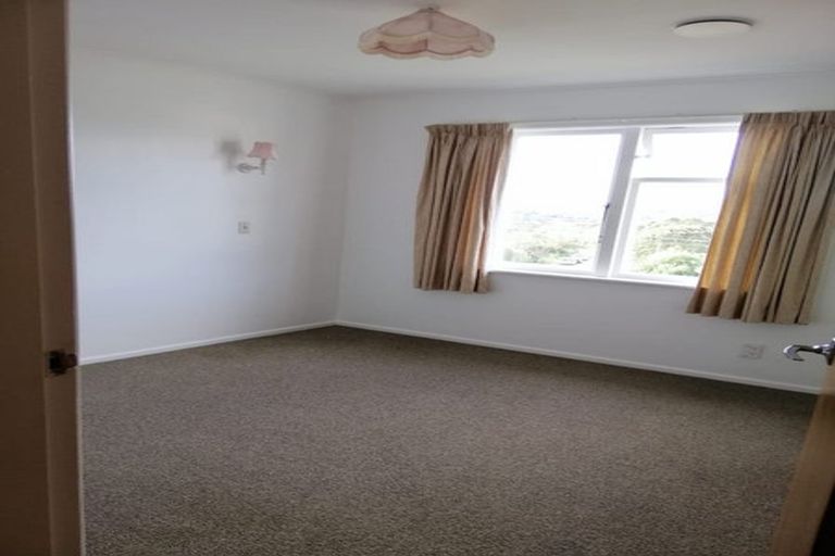 Photo of property in 32 Arapiko Street, Johnsonville, Wellington, 6037