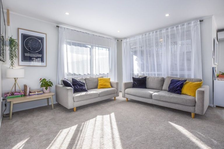 Photo of property in 1 The Spinney, Titahi Bay, Porirua, 5022