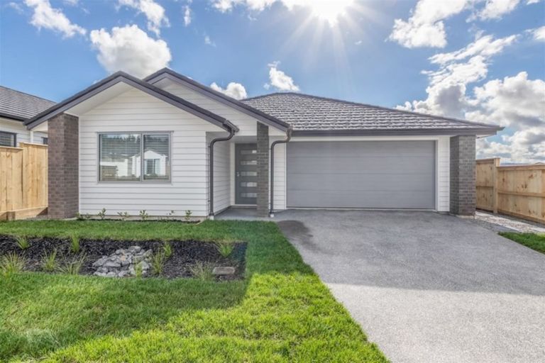Photo of property in 19 Papa Orchard Drive, Kumeu, 0810