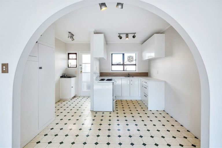 Photo of property in 2/115 Mcleod Road, Te Atatu South, Auckland, 0610