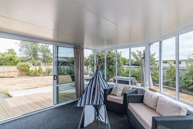 Photo of property in 5 Ross Grove, Paraparaumu, 5032