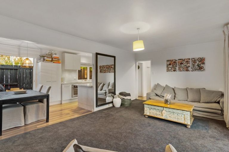 Photo of property in 69 Kervil Avenue, Te Atatu Peninsula, Auckland, 0610