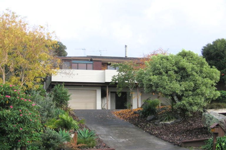 Photo of property in 17 Rosario Crescent, Red Beach, 0932