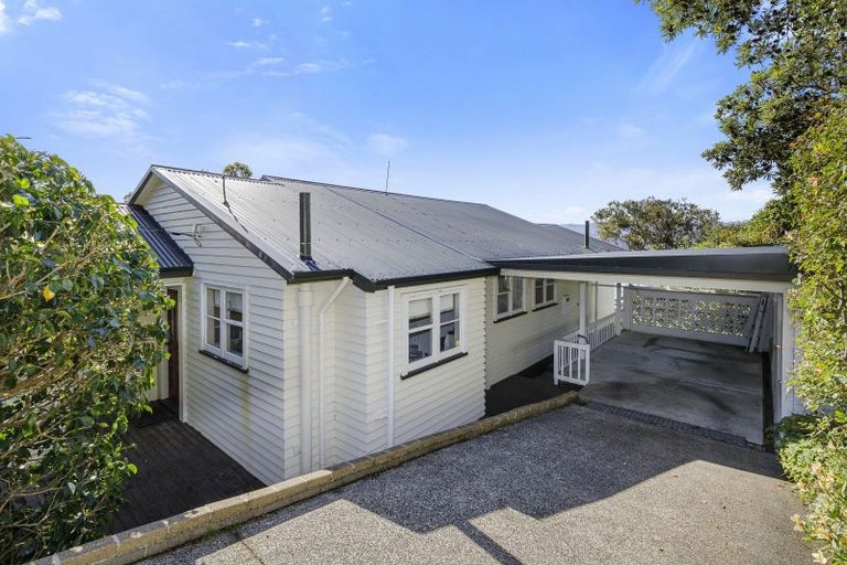 Photo of property in 15 Lyons Crescent, Strathmore Park, Wellington, 6022