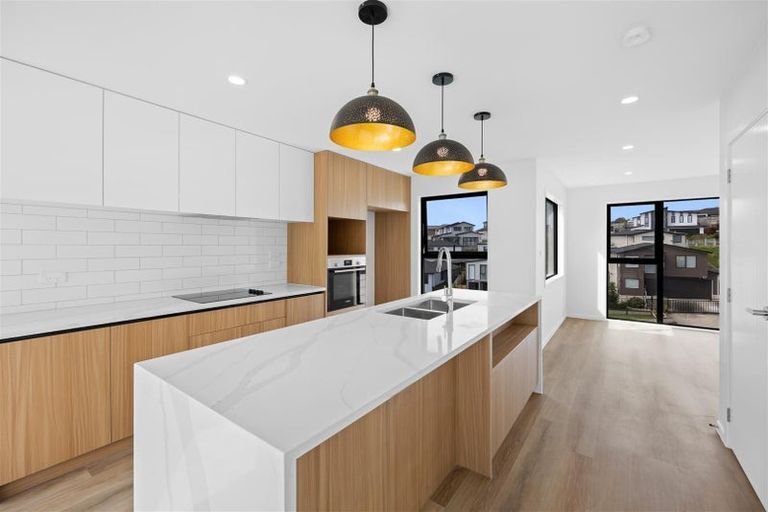 Photo of property in 37 Paina Crescent, Massey, Auckland, 0614