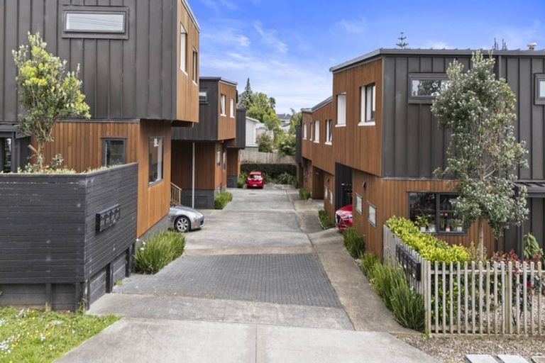 Photo of property in 23c Chippendale Crescent, Birkdale, Auckland, 0626