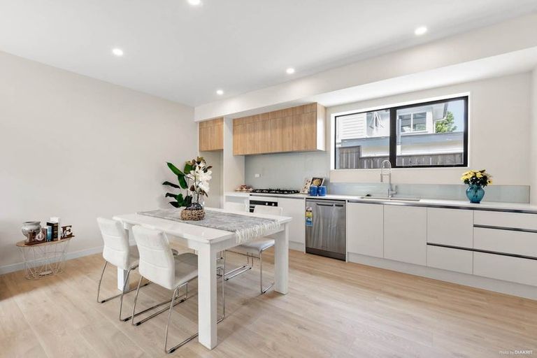 Photo of property in 37b Kingdale Road, Henderson, Auckland, 0610