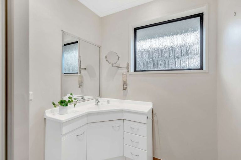 Photo of property in 3 Caroline Crescent, Highbury, Palmerston North, 4412