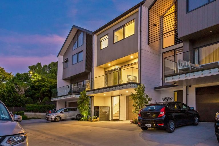 Photo of property in 12 Stockade View Lane, Howick, Auckland, 2014