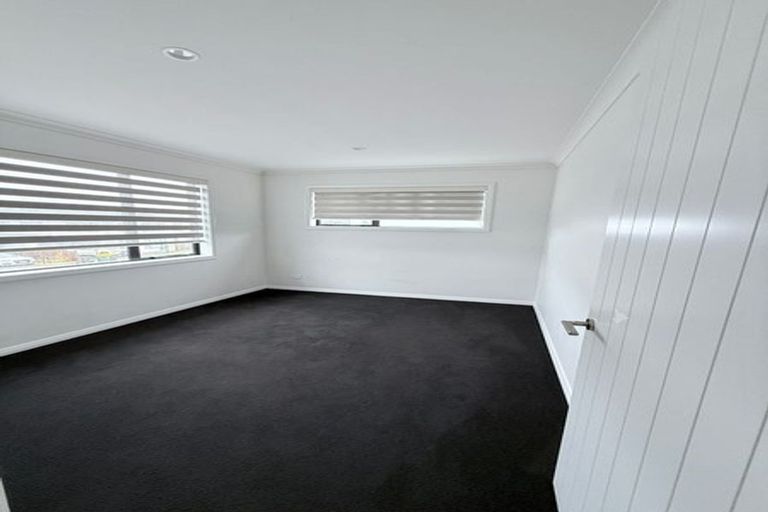 Photo of property in 122 Godfrey Drive, Orewa, 0931