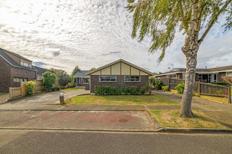 Photo of property in 17 Caulfield Place, Awapuni, Palmerston North, 4412